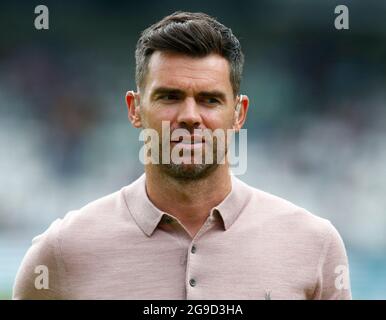 London, Großbritannien. Juli 2021. LONDON, ENGLAND - Juli 25: James Anderson arbeitet für BBC Sport während der Hundert zwischen London Spirit Women und Oval Invincible Women im Lord's Stadium, London, UK am 25. Juli 2021 Credit: Action Foto Sport/Alamy Live News Stockfoto