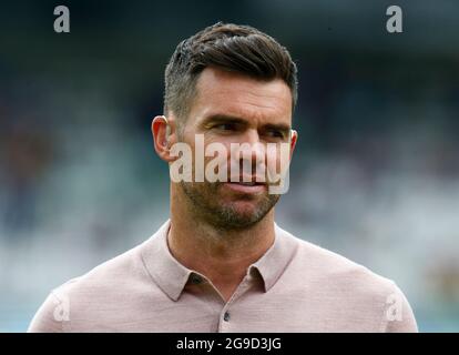 London, Großbritannien. Juli 2021. LONDON, ENGLAND - Juli 25: James Anderson arbeitet für BBC Sport während der Hundert zwischen London Spirit Women und Oval Invincible Women im Lord's Stadium, London, UK am 25. Juli 2021 Credit: Action Foto Sport/Alamy Live News Stockfoto