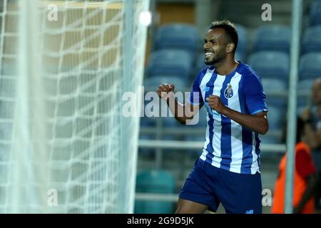 Algarve, Portugal. Juli 2021. Fernando Andrade vom FC Porto feiert, nachdem er am 25. Juli 2021 im Algarve-Stadion in Loule, Portugal, ein Tor beim Freundschaftsspiel des FC Porto und des Lille OSC vor der Saison erzielt hat. (Bild: © Pedro Fiuza/ZUMA Press Wire) Stockfoto