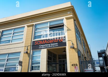 USA. Oktober 2017. Schild für den SOMACentral-Co-Working Space im South of Market (Soma)-Viertel von San Francisco, Kalifornien, 13. Oktober 2017. Soma ist bekannt für eine der höchsten Konzentrationen von Technologieunternehmen und Start-ups in jeder Region weltweit. (Foto: Smith Collection/Gado/Sipa USA) Quelle: SIPA USA/Alamy Live News Stockfoto