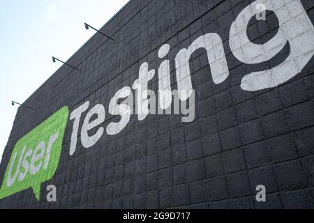 USA. Oktober 2017. Sign for the user experience testing company User Testing in the South of Market (Soma) neighbourhood of San Francisco, California, 13. Oktober 2017. Soma ist bekannt für eine der höchsten Konzentrationen von Technologieunternehmen und Start-ups in jeder Region weltweit. (Foto: Smith Collection/Gado/Sipa USA) Quelle: SIPA USA/Alamy Live News Stockfoto