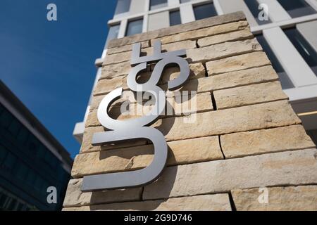 USA. September 2017. Logo für UCSF auf einer Ziegelsteinsäule auf dem Campus der Mission Bay des medizinischen Zentrums der University of California San Francisco (UCSF) in San Francisco, Kalifornien, 29. September 2017. (Foto: Smith Collection/Gado/Sipa USA) Quelle: SIPA USA/Alamy Live News Stockfoto