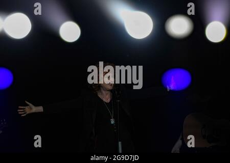 Rom, Italien. Juli 2021. Fiorella Mannoia während des Konzerts im Auditorium Parco della Musica Rom. (Foto von Domenico Cippitelli/Pacific Press) Quelle: Pacific Press Media Production Corp./Alamy Live News Stockfoto