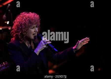 Rom, Italien. Juli 2021. Fiorella Mannoia während des Konzerts im Auditorium Parco della Musica Rom. (Foto von Domenico Cippitelli/Pacific Press) Quelle: Pacific Press Media Production Corp./Alamy Live News Stockfoto