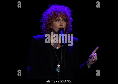 Rom, Italien. Juli 2021. Fiorella Mannoia während des Konzerts im Auditorium Parco della Musica Rom. (Foto von Domenico Cippitelli/Pacific Press) Quelle: Pacific Press Media Production Corp./Alamy Live News Stockfoto