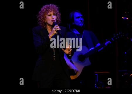 Rom, Italien. Juli 2021. Fiorella Mannoia während des Konzerts im Auditorium Parco della Musica Rom. (Foto von Domenico Cippitelli/Pacific Press) Quelle: Pacific Press Media Production Corp./Alamy Live News Stockfoto