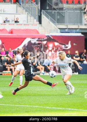 Harrison, Usa. Juli 2021. Caprice Dydasco #3 Defender versucht, gegen Kealia Watt #2 vorne beim Spiel von Gotham F.C gegen Chicago Red Stars in der Red Bull Arena in Harrison, New Jersey, zu wehren Quelle: SPP Sport Press Foto. /Alamy Live News Stockfoto