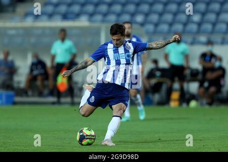 Algarve, Portugal. Juli 2021. Otavio vom FC Porto in Aktion beim Vorsaison-Freundschaftsspiel zwischen dem FC Porto und dem Lille OSC am 25. Juli 2021 im Algarve-Stadion in Loule, Portugal. (Bild: © Pedro Fiuza/ZUMA Press Wire) Stockfoto