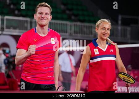 TOKIO, JAPAN – 26. JULI: Robin Tabeling aus den Niederlanden und Selena Piek aus den Niederlanden im Wettbewerb auf der Mixed Doubles Group Play Stage - Gruppe A während der Olympischen Spiele in Tokio 2020 auf dem Musashino Forest Plaza am 26. Juli 2021 in Tokio, Japan (Foto von Yannick Verhoeven/Orange Picics) NOCNSF Credit: Orange Pics BV/Alamy Live News Stockfoto