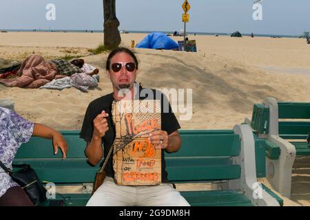 Los Angeles CA - : Venice Beach Obdachloses Lager in Los Angeles, CA am 25. Juli 2021. Kredit: DeeCee Carter/MediaPunch Stockfoto