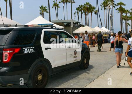 Los Angeles CA - : Venice Beach Obdachloses Lager in Los Angeles, CA am 25. Juli 2021. Kredit: DeeCee Carter/MediaPunch Stockfoto