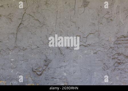 Schäbig grau lackierte Betonwand - flacher Hintergrund und Struktur. Stockfoto