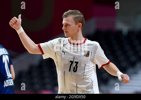 Tokio, Japan. Juli 2021. Handball: Olympische Spiele, Argentinien - Deutschland, Vorrunde, Gruppe A, Matchday 2 im Yoyogi National Stadium. Timo Kastening von Deutschland Prost. Quelle: Swen Pförtner/dpa/Alamy Live News Stockfoto