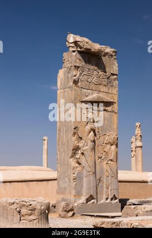 Persepolis, König unter Fravashi, Relief des Tripylon (Rathauses), Hauptstadt des Achämeniden-Reiches, Fars-Provinz, Iran, Persien, Westasien, Asien Stockfoto