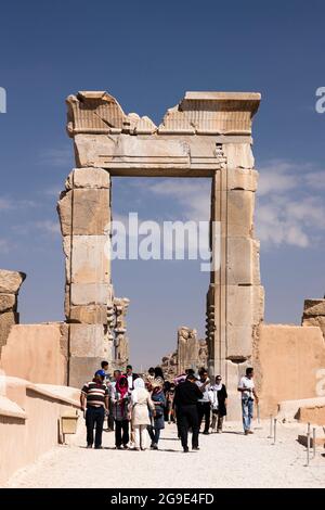 Persepolis, Torresten, Palast von hundert Säulen (100 Säulen), Hauptstadt des Achaemeniden-Reiches, Fars-Provinz, Iran, Persien, Westasien, Asien Stockfoto