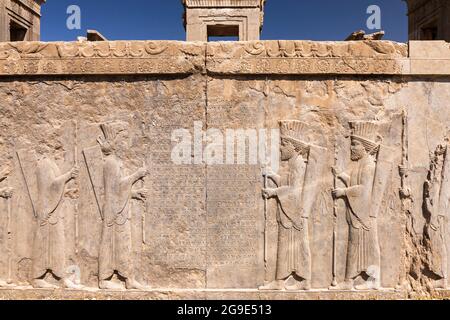 Persepolis, Soldatenhilfe, Palast von Darius dem Großen (Tachara), Hauptstadt des Achämeniden-Reiches, Fars-Provinz, Iran, Persien, Westasien, Asien Stockfoto