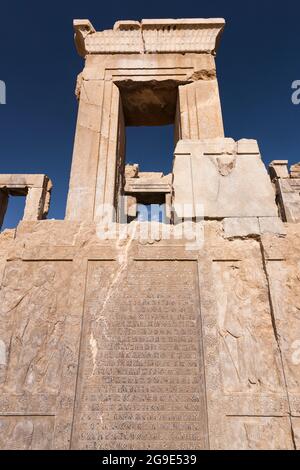 Persepolis, Keilschrift, Palast von Darius dem Großen (Tachara), Hauptstadt des Achaemeniden-Reiches, Fars-Provinz, Iran, Persien, Westasien, Asien Stockfoto