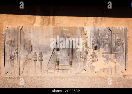 Persepolis, Relief von König Darius auf dem Thron, zeremonielle Hauptstadt des Achämeniden-Reiches, Fars-Provinz, Iran, Persien, Westasien, Asien Stockfoto