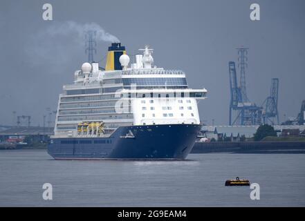 25/07/2021 Gravesend Reach DIE beiden Geister von SAGA, Discovery and Adventure, treffen sich heute Nachmittag in Gravesend Reach. Stockfoto