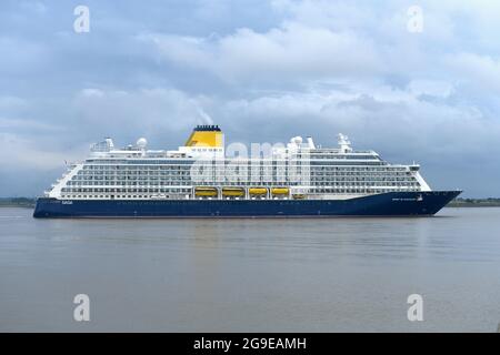 25/07/2021 Gravesend Reach DIE beiden Geister von SAGA, Discovery and Adventure, treffen sich heute Nachmittag in Gravesend Reach. Stockfoto