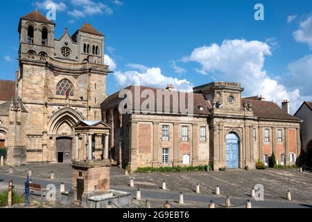Souvigny. St. Peter und St. Paul Priorat Kirche, Departement Allier, Auvergne-Rhone-Alpes, Frankreich Stockfoto