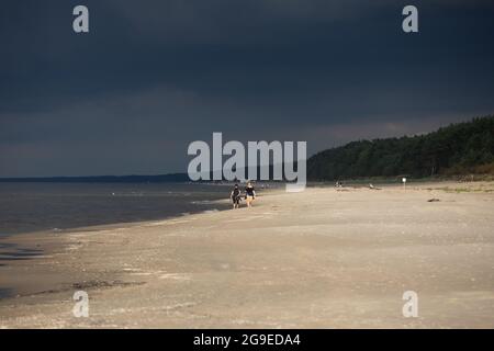 Stegna, Polen - 4. September 2020: Ein wunderschöner Strand für lange Spaziergänge an der Weichselspinne zwischen Jantar und Stegna. Polen Stockfoto