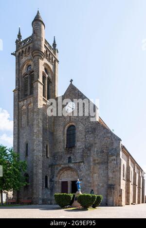 Kirche Saint-Gervais und Saint-Protais du Montet, Departement Allier, Auvergne-Rhone-Alpes, Frankreich Stockfoto