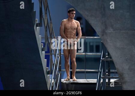 Der britische Tom Daley beim Finale der synchronisierten 10-m-Plattform der Männer im Tokyo Aquatics Center am dritten Tag der Olympischen Spiele 2020 in Tokio in Japan. Bilddatum: Montag, 26. Juli 2021. Stockfoto