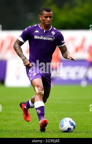 Moena, Italien. 25. Juli 2021. Igor Julio dos Santos de Paulo von ACF Fiorentina in Aktion während des Vorsaison Freundschaftsspiel zwischen ACF Fiorentina und Polisportiva C4 Foligno. Kredit: Nicolò Campo/Alamy Live Nachrichten Stockfoto