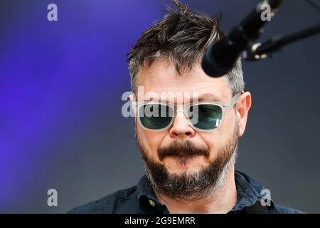 Mick Quinn von Supergrass tritt während des dritten Tages des Tramlines Festivals in, am 7/25/2021, auf der Bühne auf. (Foto von Isaac Parkin/News Images/Sipa USA) Quelle: SIPA USA/Alamy Live News Stockfoto