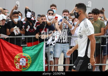 Cristiano Ronaldo von Juventus kommt nach seiner Rückkehr ins J Medical Center, Turin, zu seinem Fitnesstest. Bilddatum: 25. Juli 2021. Bildnachweis sollte lauten: Jonathan Moscrop/Sportimage Stockfoto