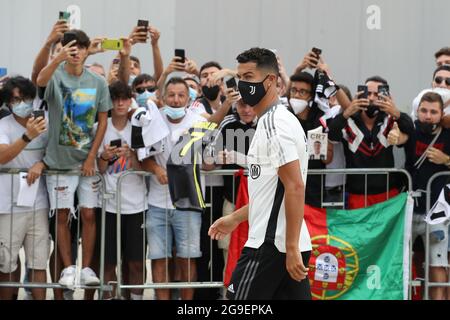 Cristiano Ronaldo von Juventus kommt nach seiner Rückkehr ins J Medical Center, Turin, zu seinem Fitnesstest. Bilddatum: 25. Juli 2021. Bildnachweis sollte lauten: Jonathan Moscrop/Sportimage Stockfoto