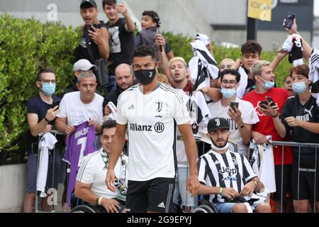 Cristiano Ronaldo von Juventus kommt nach seiner Rückkehr ins J Medical Center, Turin, zu seinem Fitnesstest. Bilddatum: 25. Juli 2021. Bildnachweis sollte lauten: Jonathan Moscrop/Sportimage Stockfoto