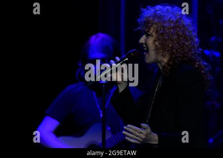 Rom, Italien. Juli 2021. Fiorella Mannoia während des Konzerts im Auditorium Parco della Musica Rom. (Foto: Domenico Cippitelli/Pacific Press/Sipa USA) Quelle: SIPA USA/Alamy Live News Stockfoto