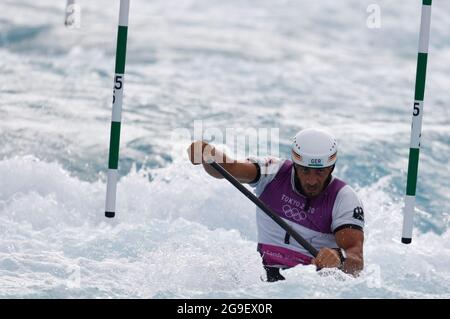 Tokio, Japan. Juli 2021. Sideris Tasiadis aus Deutschland tritt beim Kanufinale der Männer im Kanuslalom bei den Olympischen Spielen in Tokio 2020 am 26. Juli 2021 in Tokio, Japan, an. Quelle: Fei Maohua/Xinhua/Alamy Live News Stockfoto