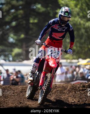 JUL 24 2021 Washougal, WA USA das Team Honda HRC Chase Sexton (23) behält die Führung beim Lucas Oil Pro Motocross Washougal 450 Klasse Moto # 1 im Washougal MX Park Washougal, WA Thurman James/CSM Stockfoto