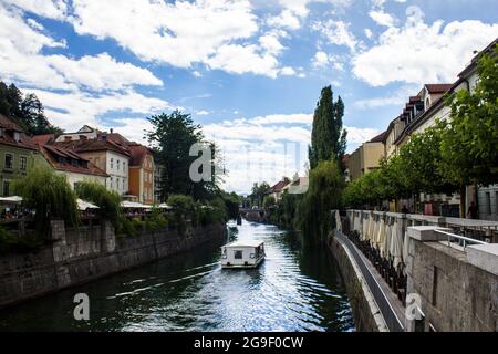 Ljubljana, Slowenien - 15. Juli 2017: Blick auf die Innenstadt von Ljubljana an einem Sommertag Stockfoto