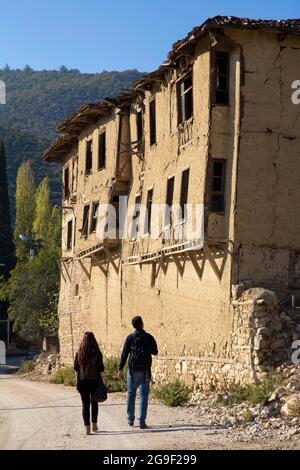 Osmaneli,Bilecik/Türkei - 27.10/2013 : Altstadt, Blick auf die Straße mit historischen Häusern Stockfoto