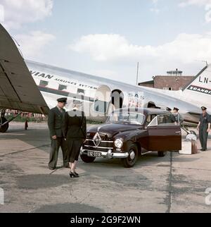 Transport / Transport, Auto, Borgward Hansa 1500, mit SAS-Flugzeug auf dem Flugplatz, 1949-1952, ZUSÄTZLICHE-RECHTE-FREIGABE-INFO-NICHT-VORHANDEN Stockfoto