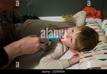 Rotterdam. DAG in het Leven van een Familie met vader, moeder, zoon en dochter/ das tägliche Leben einer Familie mit Vater, Mutter, Sohn und Tochter. Stockfoto