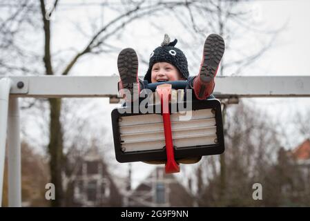 Rotterdam. DAG in het Leven van een Familie met vader, moeder, zoon en dochter/ das tägliche Leben einer Familie mit Vater, Mutter, Sohn und Tochter. Stockfoto