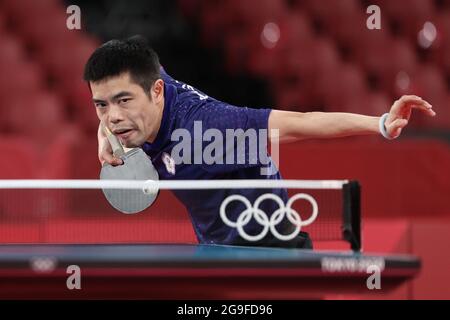 (210726) -- TOKIO, 26. Juli 2021 (Xinhua) -- Chuang Chih Yuan vom chinesischen Taibei tritt während der Einzelrunde der Tischtennis-Männer 3 bei den Olympischen Spielen 2020 in Tokio, Japan, am 26. Juli 2021 an. Stockfoto