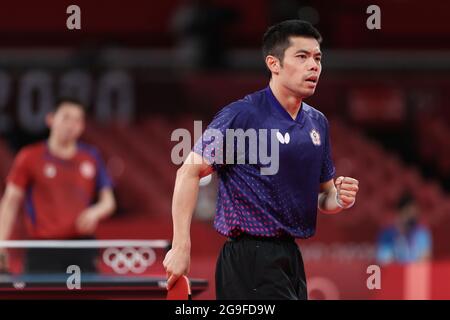 (210726) -- TOKIO, 26. Juli 2021 (Xinhua) -- Chuang Chih Yuan vom chinesischen Taibei reagiert während der Einzelrunde 3 der Tischtennis-Männer bei den Olympischen Spielen 2020 in Tokio, Japan, am 26. Juli 2021. Stockfoto