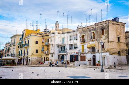 BARI, ITALIEN - 10. SEPTEMBER 2017: Piazza Ferrarese in Bari, Apulien, Italien. Der Hauptplatz im Stadtzentrum Stockfoto