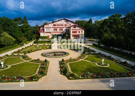 Frankreich, Pyrenäen-Atlantiques, Baskenland, Cambo-les-Bains, Villa Arnaga und sein formeller Garten, Museum und Haus von Edmond Rostand im neo-baskischen St. Stockfoto