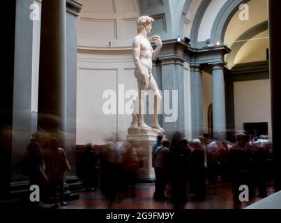 Statue von Michelangelos David in der Galerie der Akademie von Florenz Stockfoto