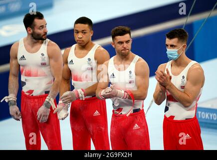 Die britischen (links-rechts) James Hall, Joe Fraser, Giarnni Regini-Moran und Max Whitlock während des Kunstturnens - Finales im Ariake Turner Center am dritten Tag der Olympischen Spiele in Tokio 2020 in Japan. Bilddatum: Montag, 26. Juli 2021. Stockfoto