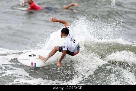 Chiba, Japan. Juli 2021. Jeremy Flores aus Frankreich tritt beim dritten Surfspiel der Herren am Tsurigasaki Surfing Beach in der Präfektur Chiba, Japan, am 26. Juli 2021 an. Quelle: Du Yu/Xinhua/Alamy Live News Stockfoto