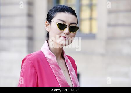 Amalie Gassmann - Streetstyle auf der Paris Fashion Week - Frankreich Stockfoto