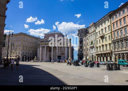 Triest, Italien - 16. Juli 2017: Blick auf die Alte Börse von Triest an einem sonnigen Tag Stockfoto